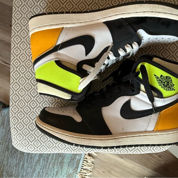 Jordan 1 High - Picture 1 of 7